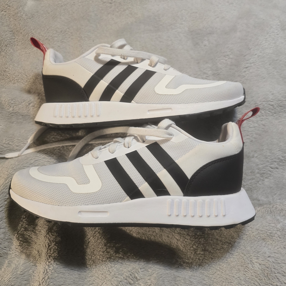 Men's White Athletic Sneakers with Black Stripes - Classic Casual Trainer